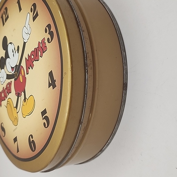 Vintage 1996 Disney's Mickey Mouse Clock Collector's Tin - Picture 5 of 11